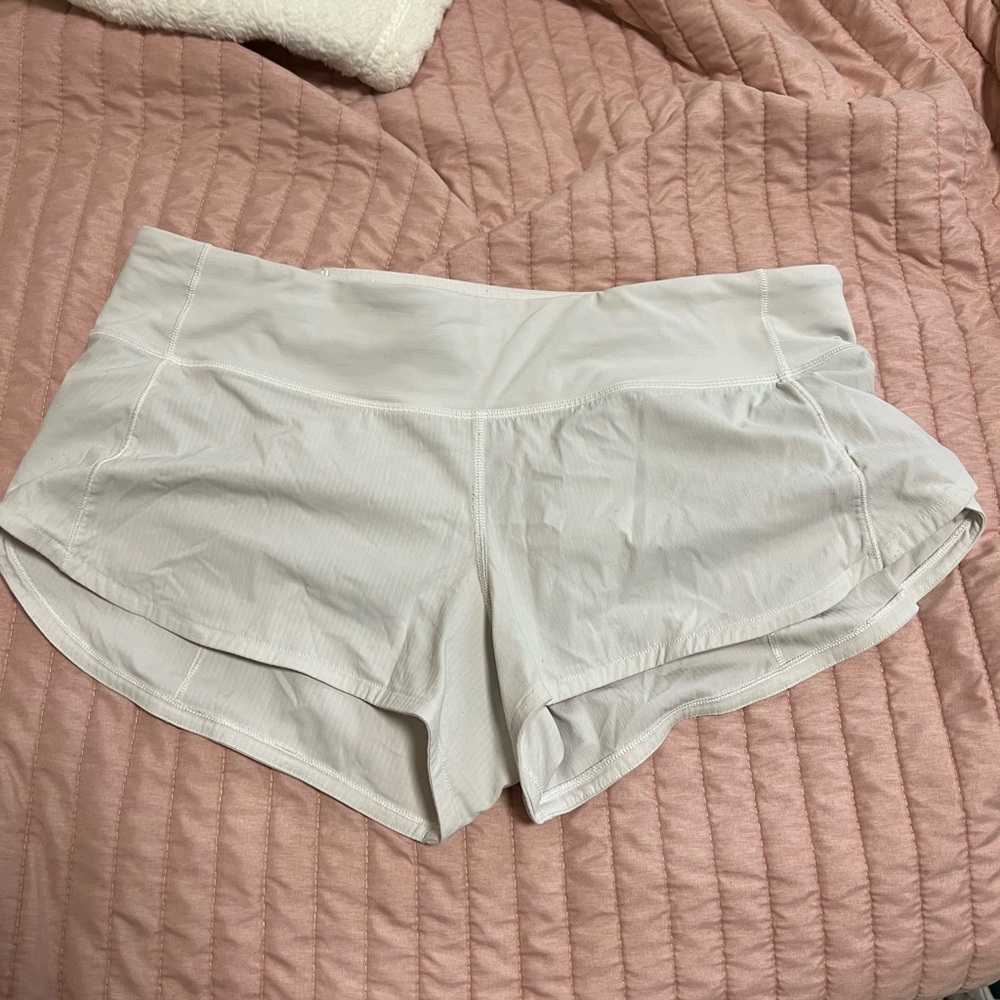 Women's white lululemon shorts low rise 2.5”